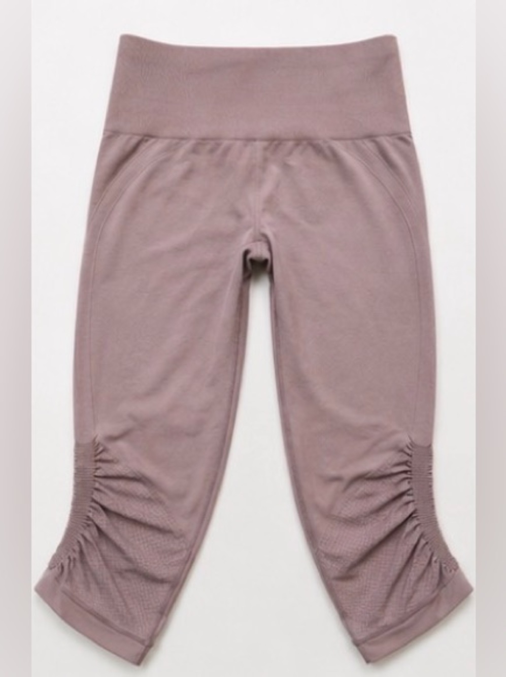 [Lululemon] Awakening Crop Taryn Toomey Collection – Misty Mauve – Size 6